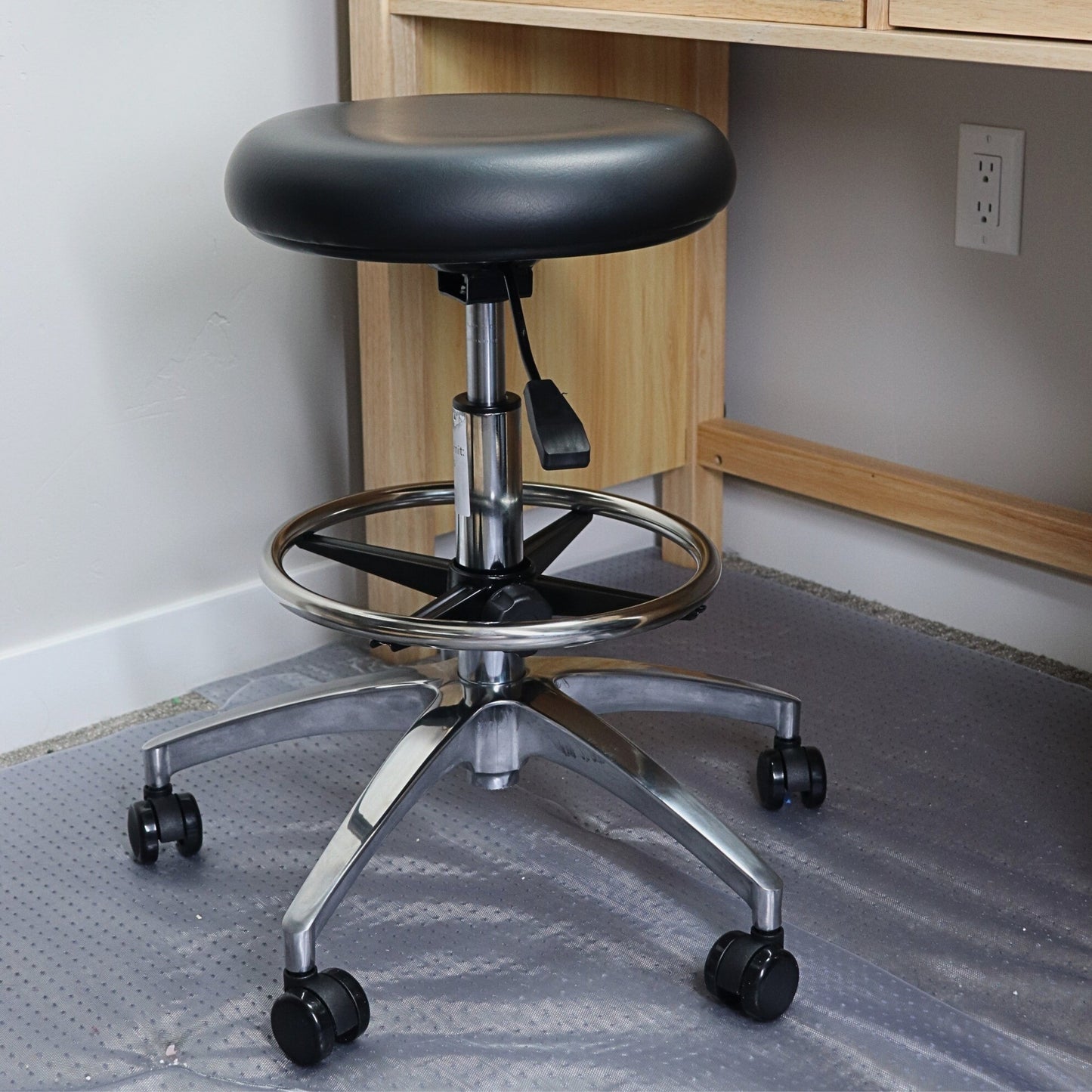 Professional Jeweler's Bench Stool with Hydraulic Lift and Footrest Pepetools
